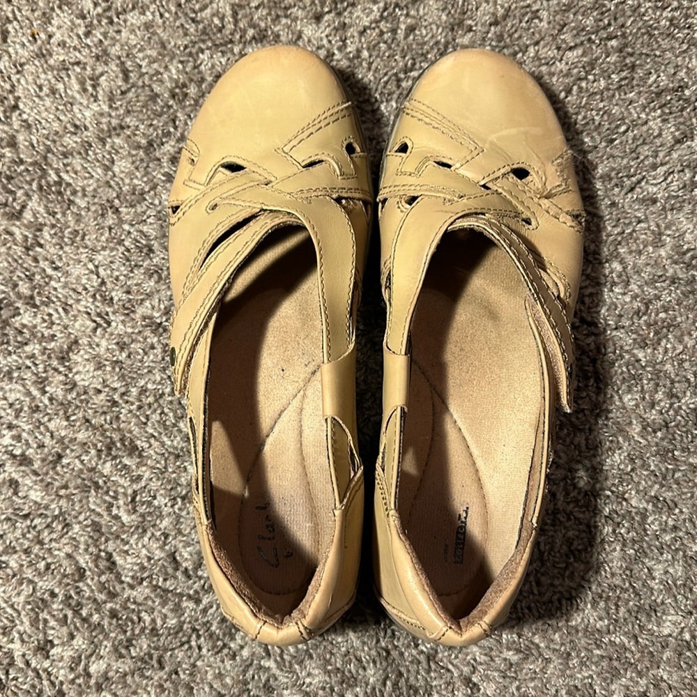 Clarks Shoes | Clarks Women'sSandals | Color: Cream/Tan | Size: 10